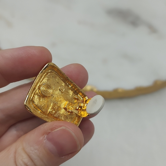 Vintage Anne Klein Gold and Black Clip-on Earrings - Picture 6 of 10